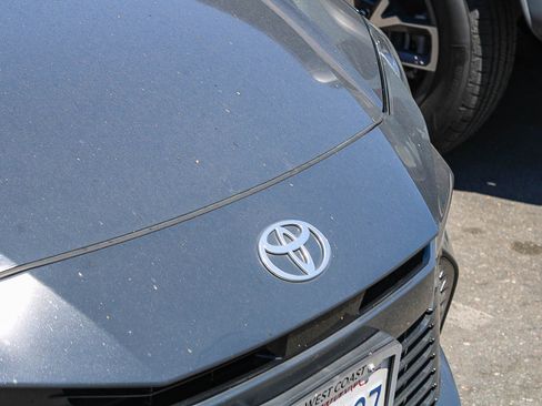 Used 2025 Toyota Camry XLE FWD image 6