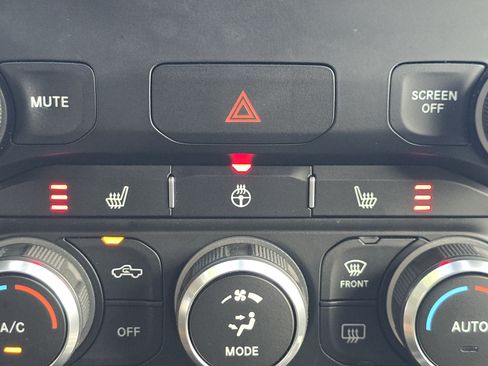 Used 2022 RAM 1500 Big Horn AWD/4WD image 10