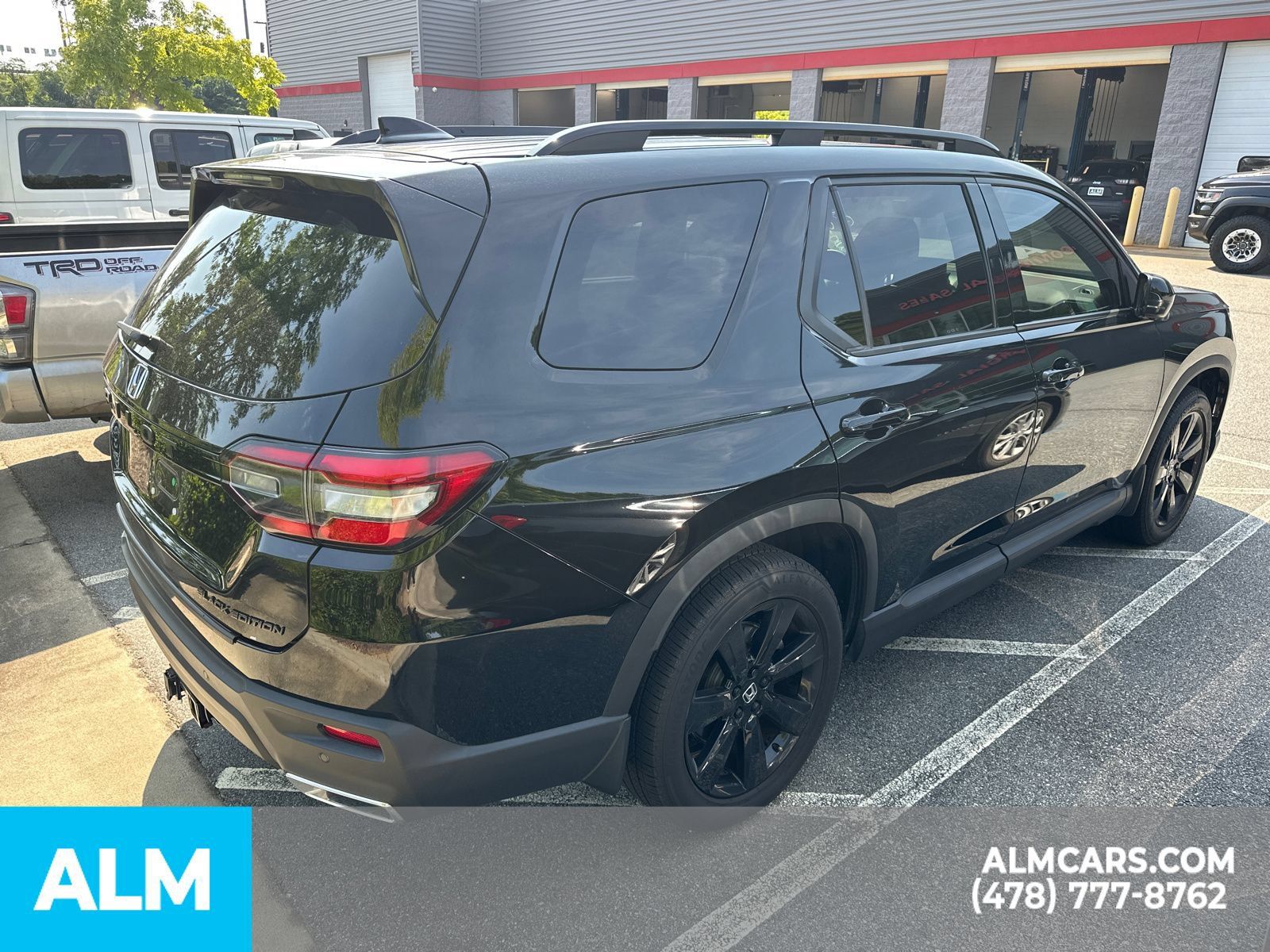 Used 2025 Honda Pilot Black Edition image 12