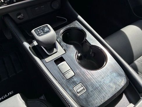 Certified 2025 Nissan Rogue SL w/ Tech Package image 13