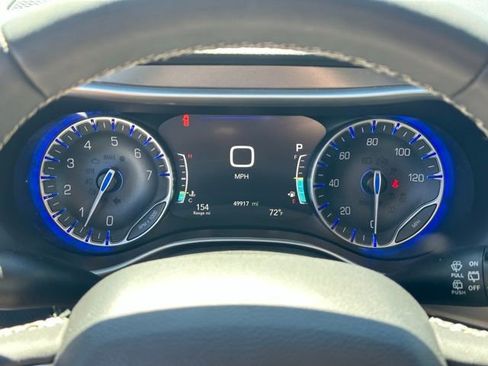 Used 2024 Chrysler Pacifica Touring-L FWD image 7