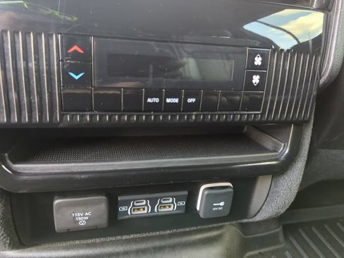 Used 2022 Jeep Wagoneer Series II AWD/4WD image 45