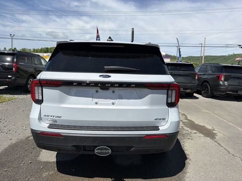 Used 2025 Ford Explorer Active AWD/4WD image 7