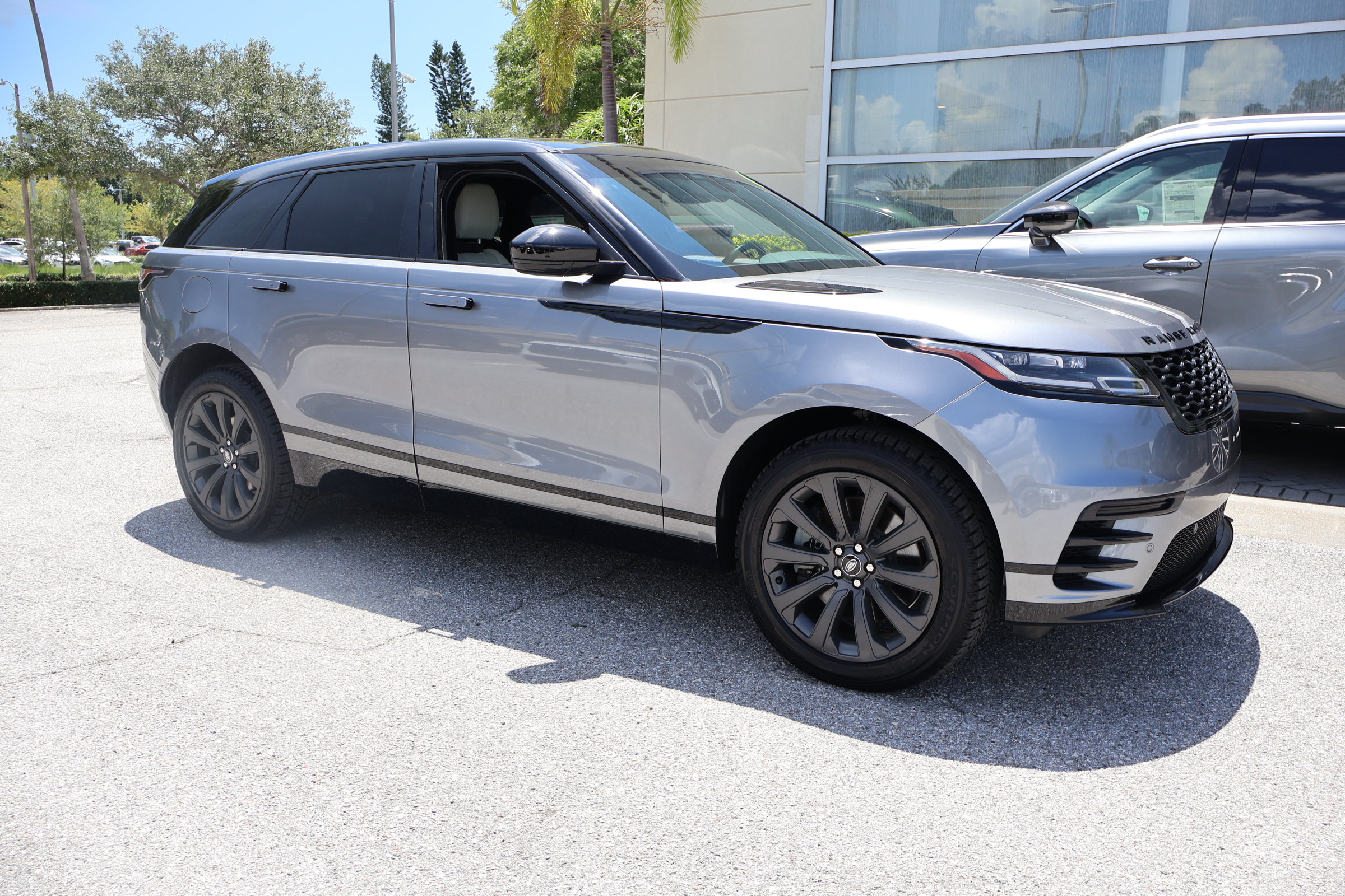 Used 2023 Land Rover Range Rover Velar R-Dynamic S AWD/4WD image 12