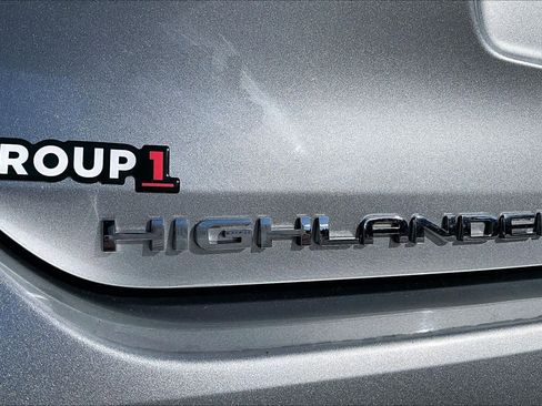 Used 2022 Toyota Highlander LE image 33