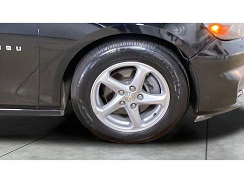 Used 2018 Chevrolet Malibu LS FWD image 19
