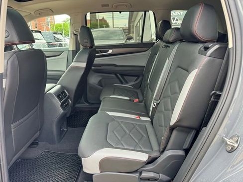 Used 2024 Volkswagen Atlas Peak Edition SE AWD/4WD image 11