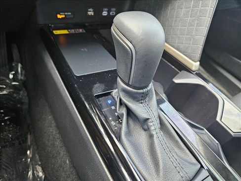 Used 2025 Toyota Camry XLE FWD image 12