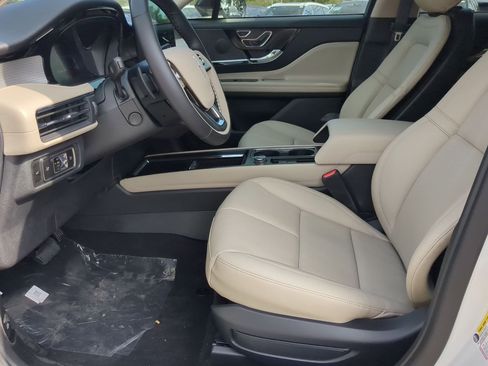 New 2026 Lincoln Corsair Premiere image 11