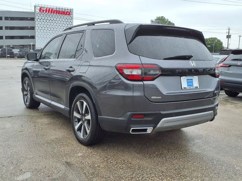 Used 2023 Honda Pilot Touring image 3