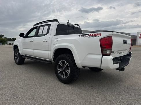 Used 2017 Toyota Tacoma SR5 AWD/4WD image 4
