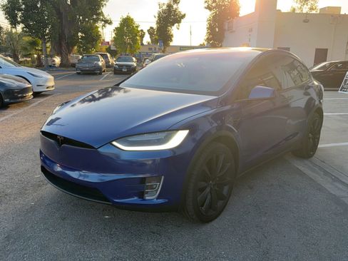 Used 2018 Tesla Model X 100D AWD/4WD image 3
