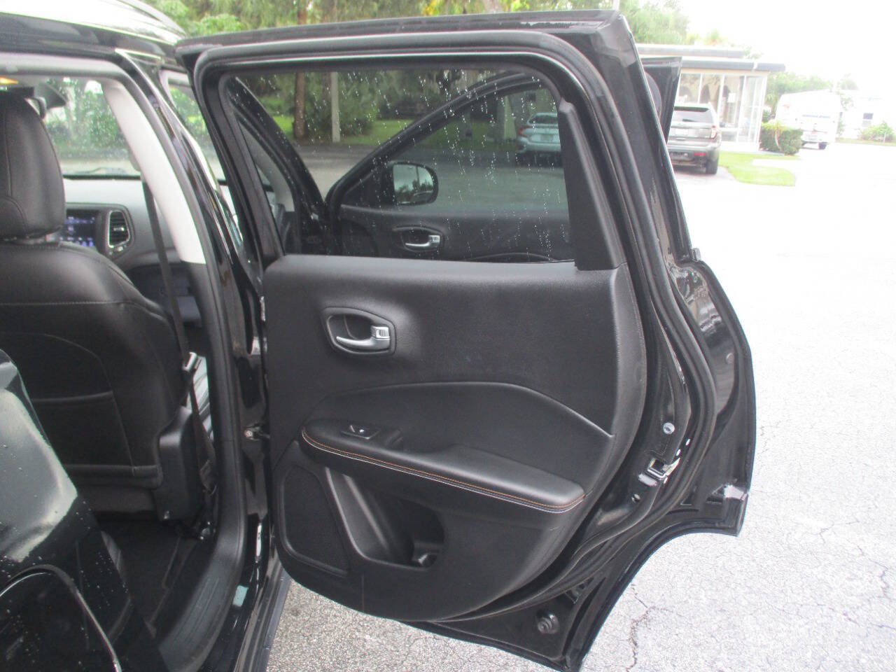 Used 2018 Jeep Compass Latitude w/ Popular Equipment Group FWD image 25