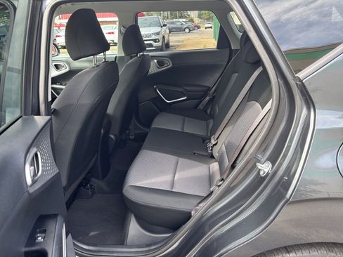 Used 2025 Kia Soul LX w/ LX Technology Package FWD image 24