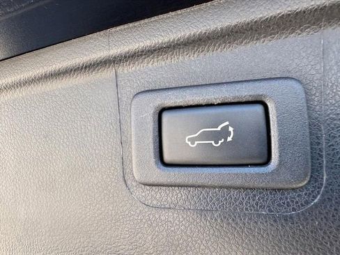 Used 2018 Subaru Outback 2.5i Limited image 11