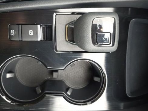 Used 2024 Nissan Rogue S AWD/4WD image 18