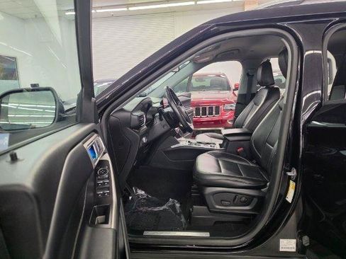 Used 2021 Ford Explorer Limited w/ Hybrid Equipment Group 310A AWD/4WD image 8
