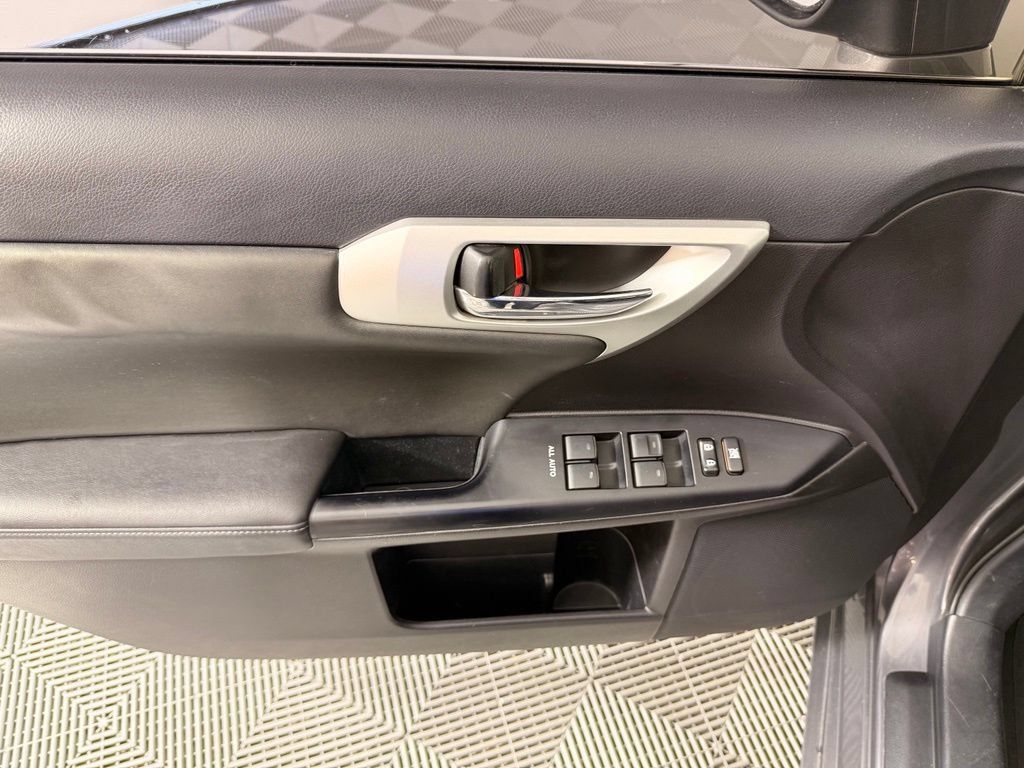 Used 2012 Lexus CT 200h Premium FWD image 16