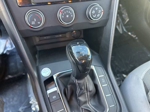 Used 2022 Volkswagen Taos S image 13