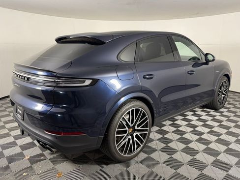 Certified 2025 Porsche Cayenne S image 7