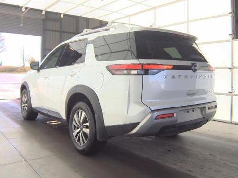 Used 2025 Nissan Pathfinder SL AWD/4WD image 4