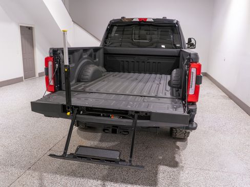 Used 2026 Ford F250 Platinum w/ Platinum Plus Package AWD/4WD image 11
