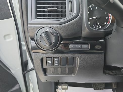 Used 2024 Nissan Titan SV w/ SV Convenience Package image 29