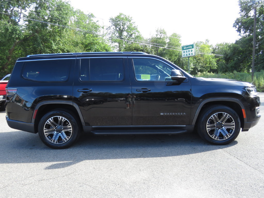 Used 2022 Jeep Wagoneer Series III w/ Rear Seat Video Group 1 AWD/4WD image 4