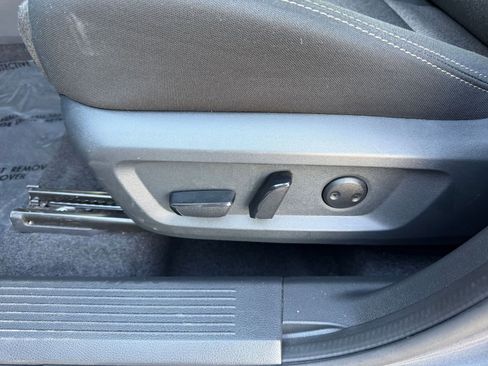 Used 2025 Nissan Rogue SV FWD image 22