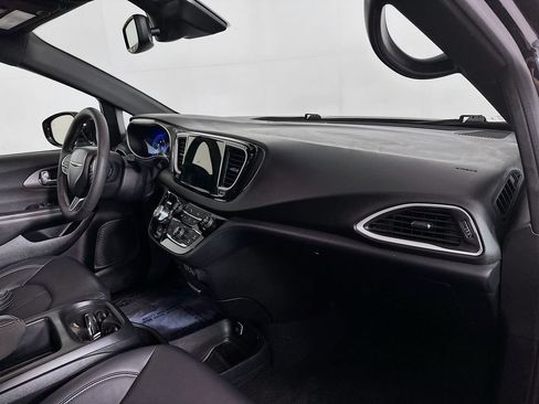 Used 2025 Chrysler Pacifica Select FWD image 38