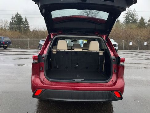 Used 2022 Toyota Highlander XLE image 27