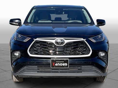 Used 2023 Toyota Highlander LE image 3