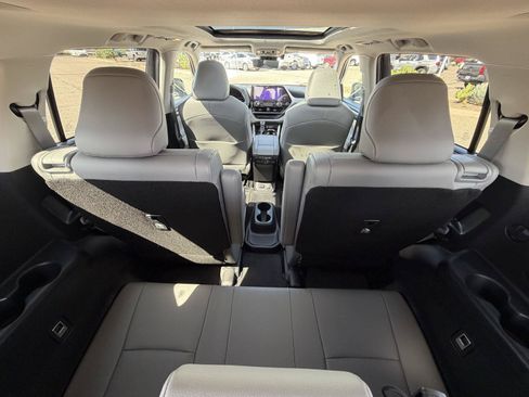 Used 2024 Toyota Highlander Platinum AWD/4WD image 21
