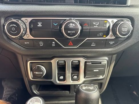 Certified 2025 Jeep Wrangler Sport AWD/4WD image 22
