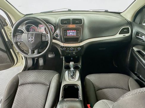 Used 2018 Dodge Journey SE image 3