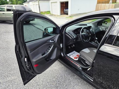 Used 2018 Ford Focus ST FWD image 22