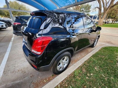 Used 2020 Chevrolet Trax LT w/ LT Convenience Package image 4