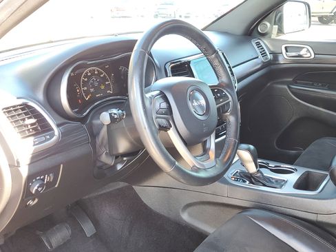 Used 2019 Jeep Grand Cherokee Altitude image 12