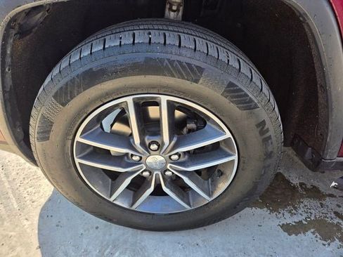 Used 2018 Jeep Grand Cherokee Limited image 26