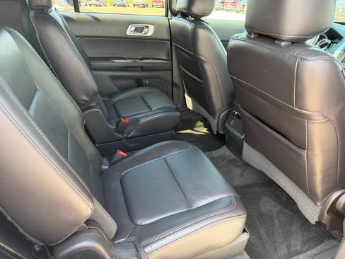 Used 2014 Ford Explorer XLT w/ Equipment Group 202A AWD/4WD image 15