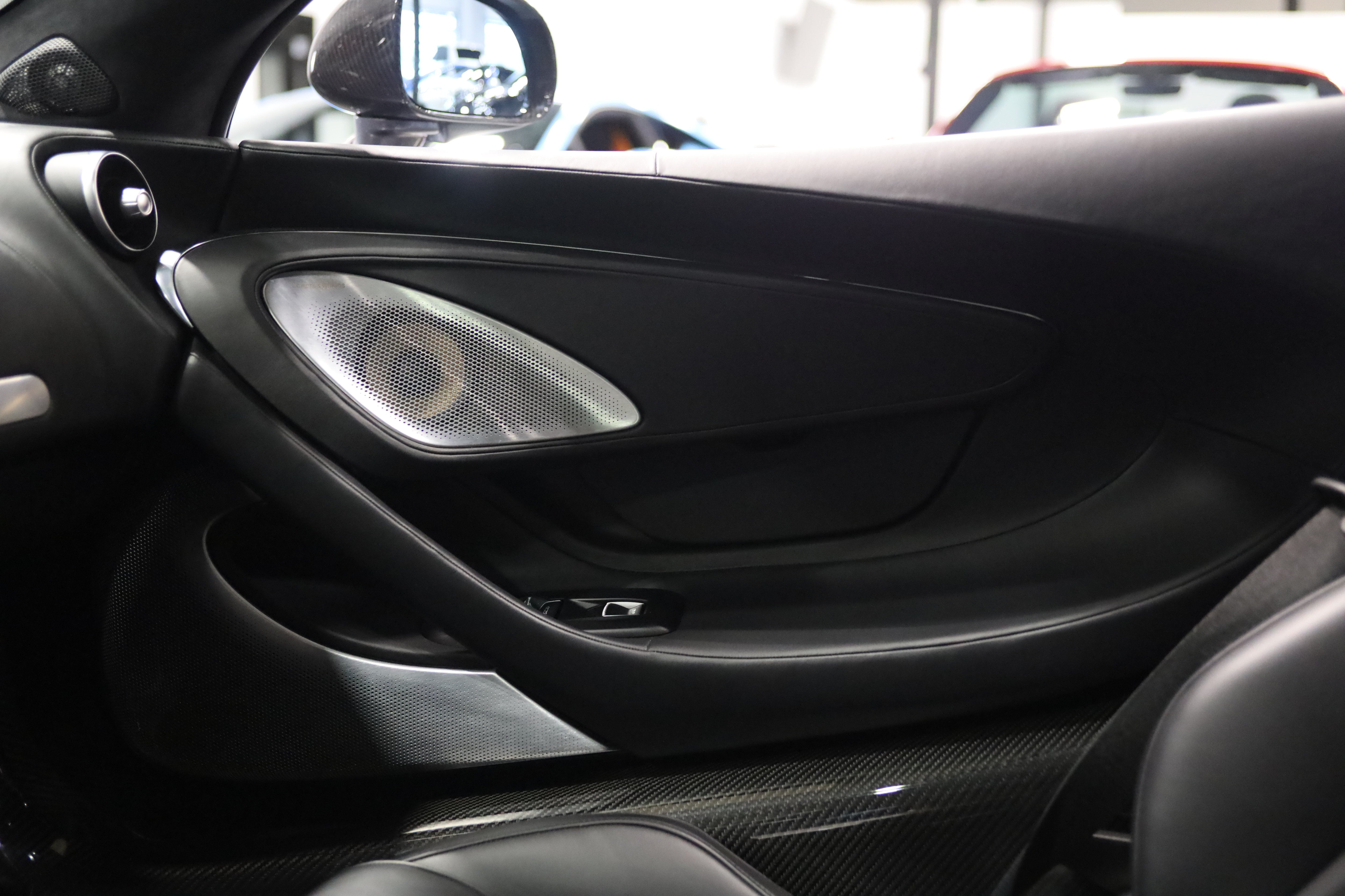 Used 2023 McLaren GT RWD image 37