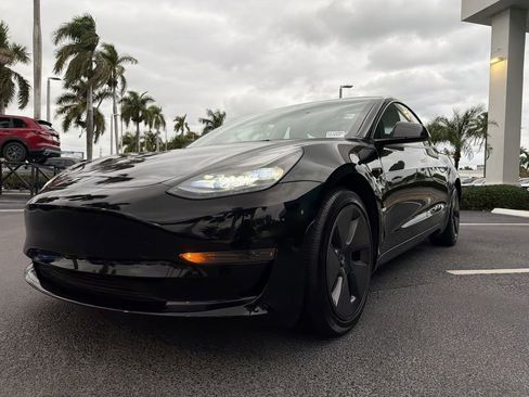 Used 2023 Tesla Model 3 Standard Range image 18