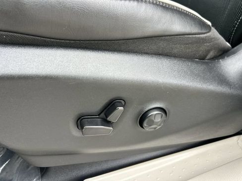 Used 2023 Chrysler Pacifica Limited FWD image 20