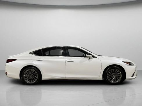 Used 2025 Lexus ES 300h Ultra Luxury w/ Accessory Package (Z2) FWD image 4