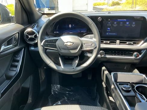 Used 2026 Chevrolet Equinox LT FWD image 13
