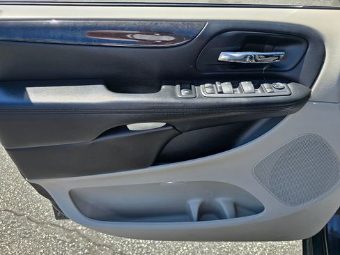 Used 2016 Dodge Grand Caravan SXT FWD image 6