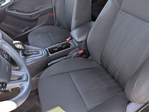 Used 2016 Ford Focus SE image 19