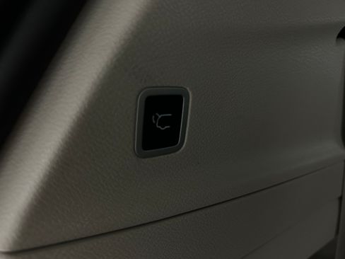 Used 2023 Chrysler Pacifica Limited FWD image 38