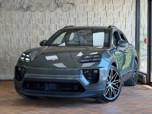 Used 2024 Porsche Macan 4 Electric AWD/4WD image 2