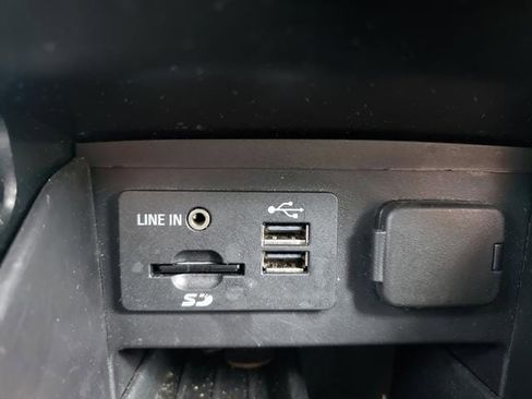 Used 2015 Ford Explorer XLT w/ Equipment Group 202A image 20